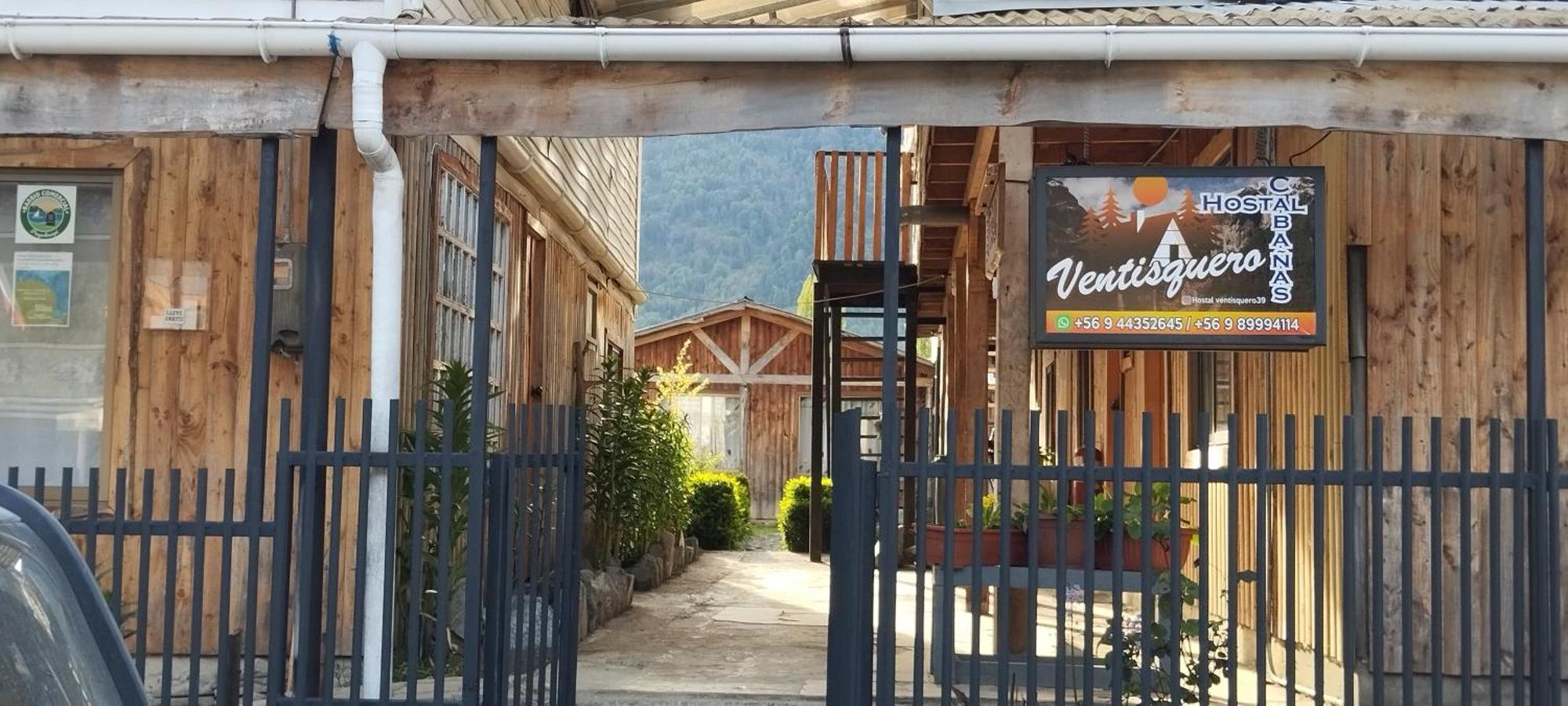 Hostal y Cabañas Ventisquero Puerto Puyuguapi Exterior foto